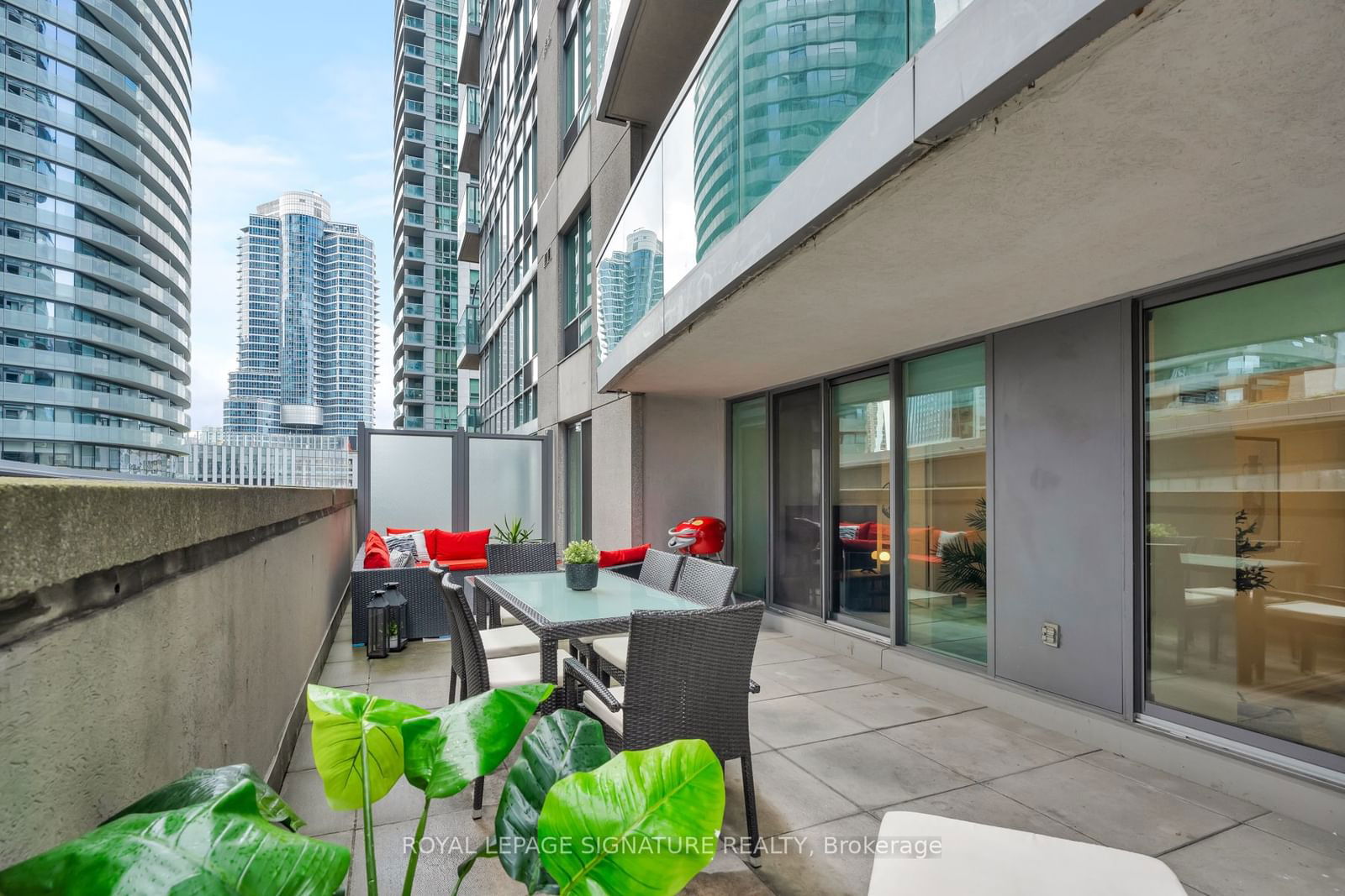 30 Grand Trunk Cres, unit 309 for sale - image #1