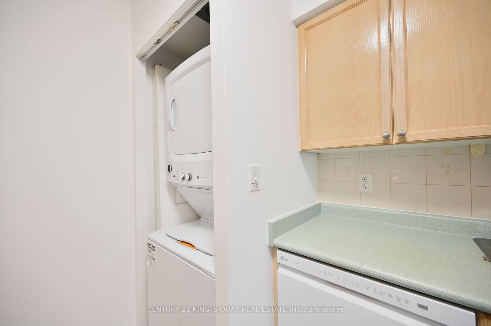 1 Pemberton Ave, unit 1606 for rent