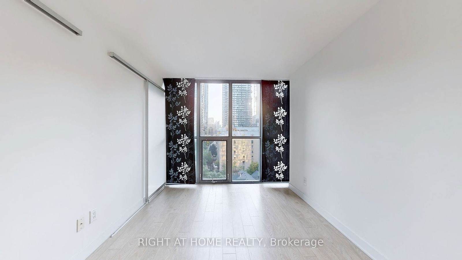 110 Charles St E, unit 903 for rent - image #15