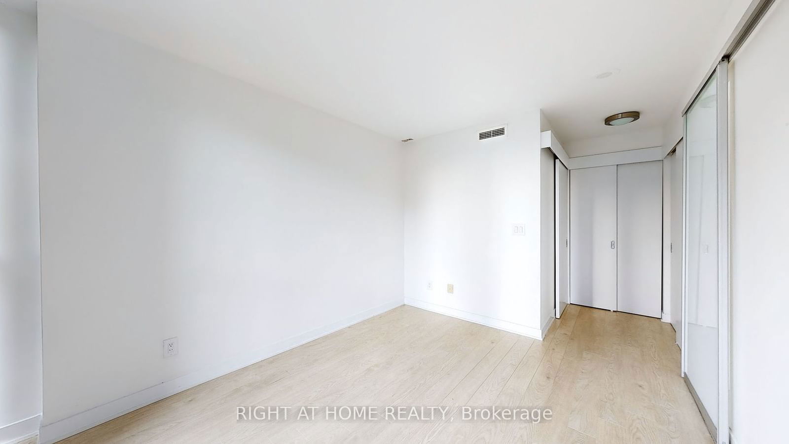 110 Charles St E, unit 903 for rent - image #17