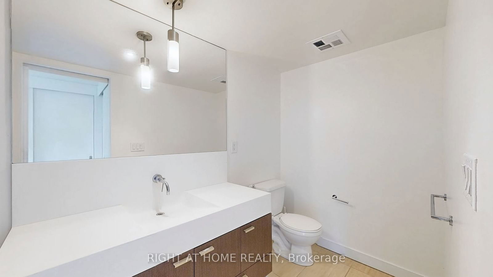 110 Charles St E, unit 903 for rent