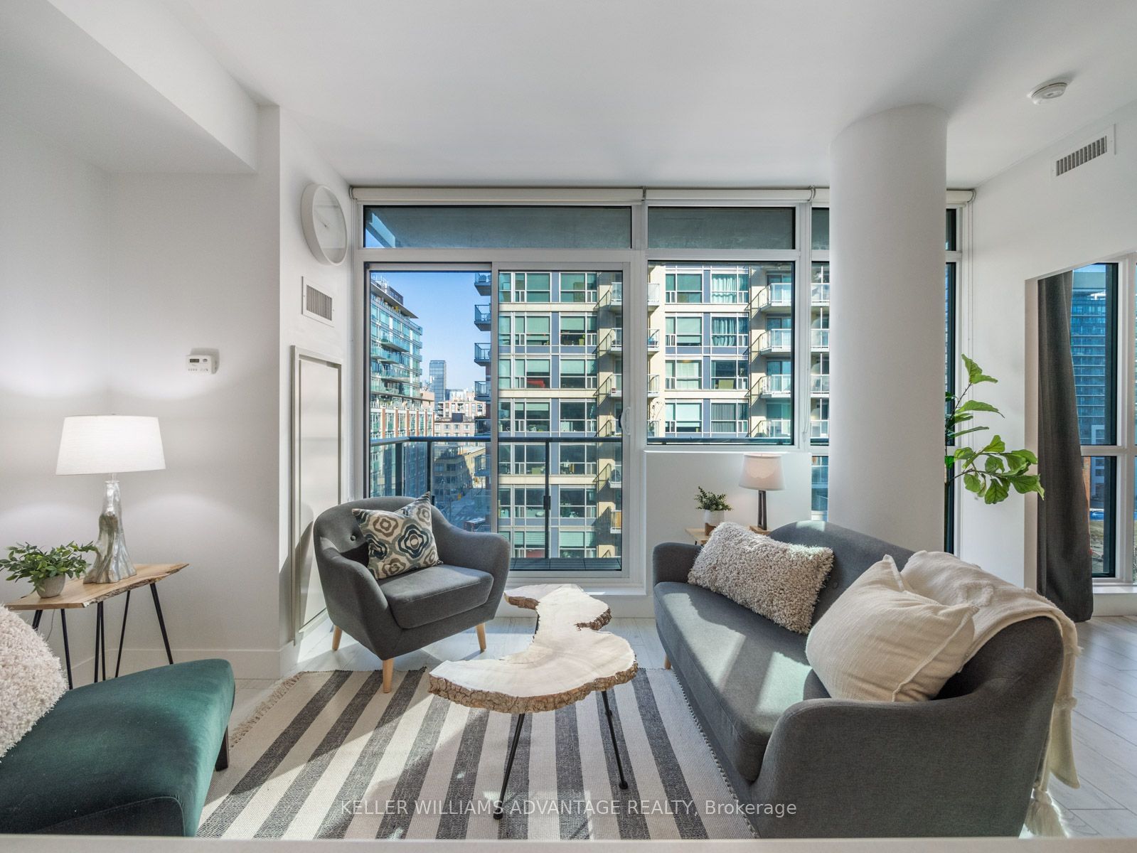 39 Sherbourne St, unit 808 for sale