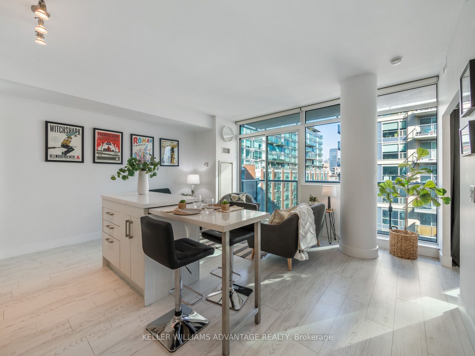 39 Sherbourne St, unit 808 for sale