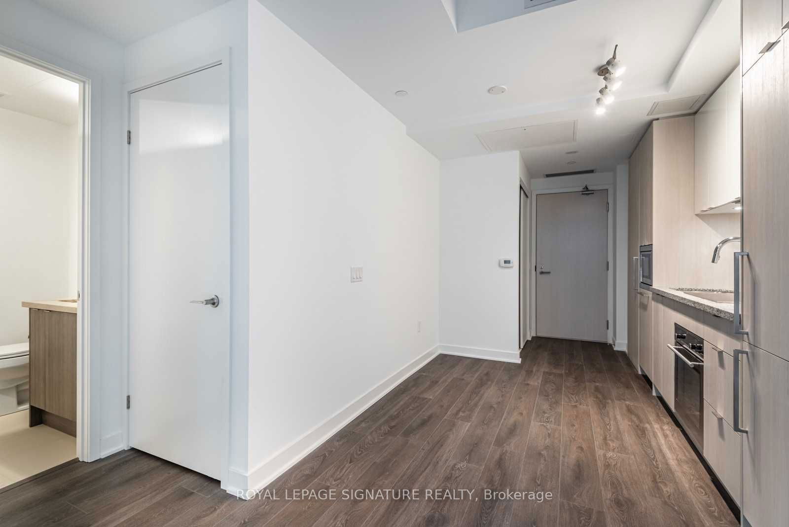 115 Blue Jays Way, unit 518 for rent - image #5