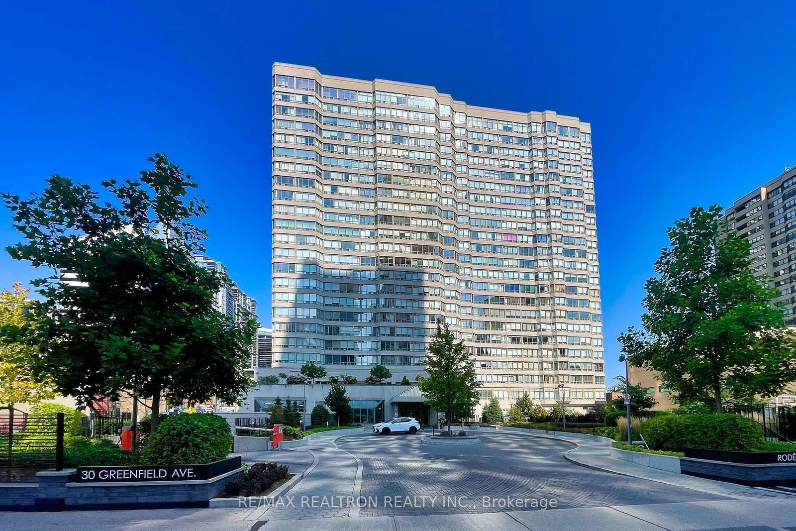 30 Greenfield Ave, unit 1415 for sale