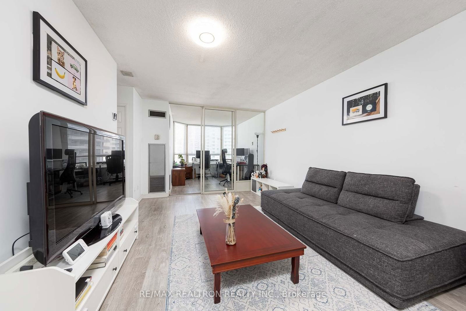 30 Greenfield Ave, unit 1415 for sale - image #10