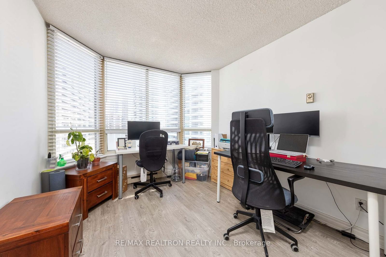 30 Greenfield Ave, unit 1415 for sale - image #14