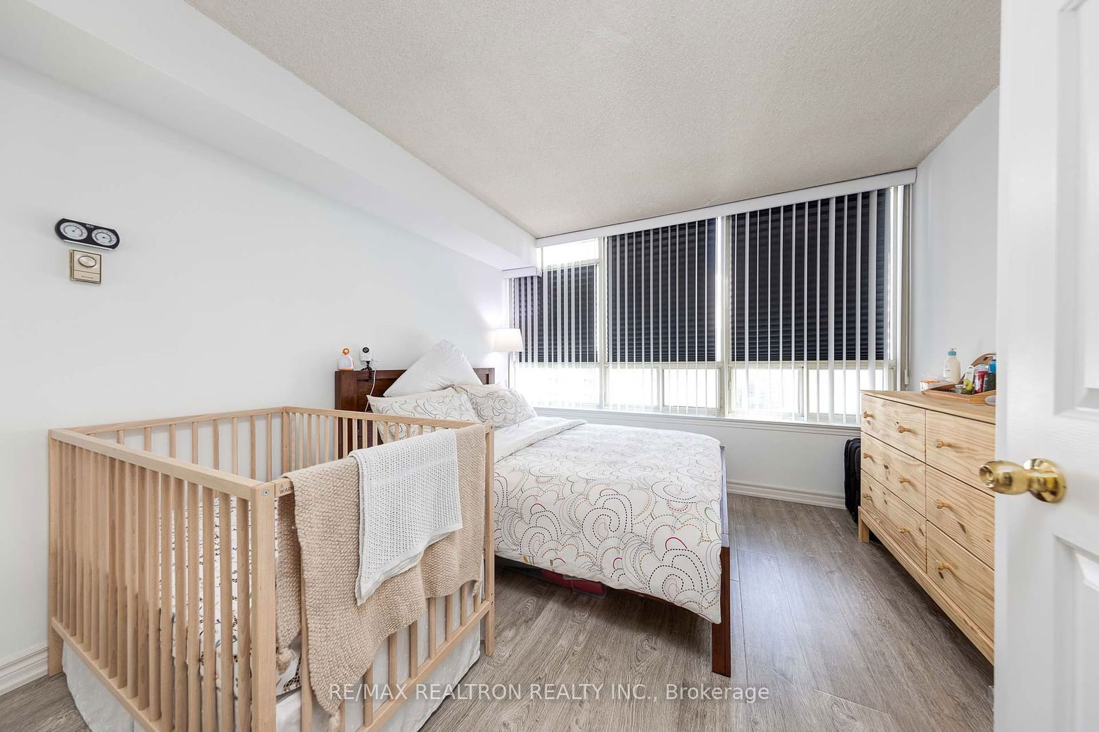 30 Greenfield Ave, unit 1415 for sale - image #17