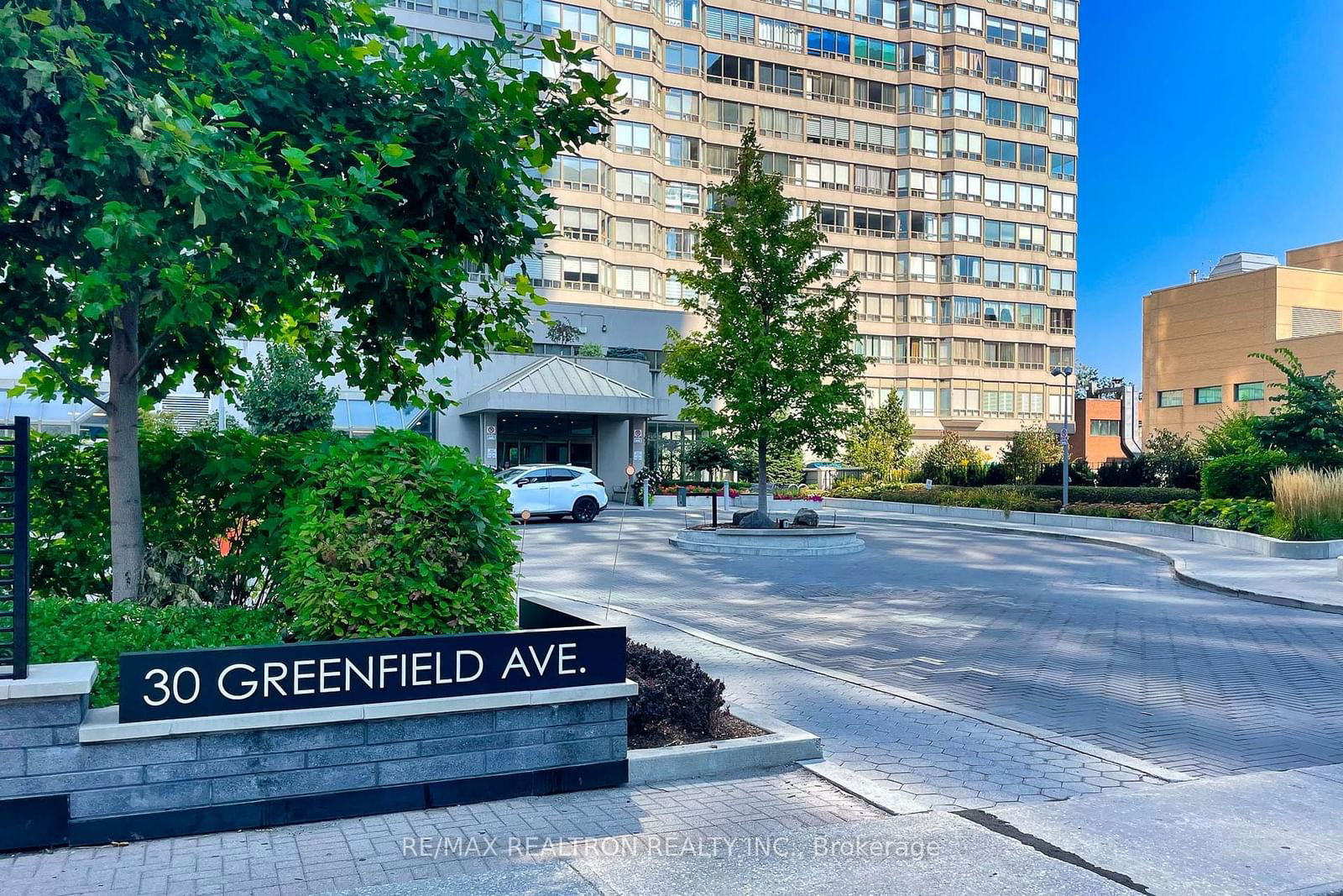 30 Greenfield Ave, unit 1415 for sale - image #3