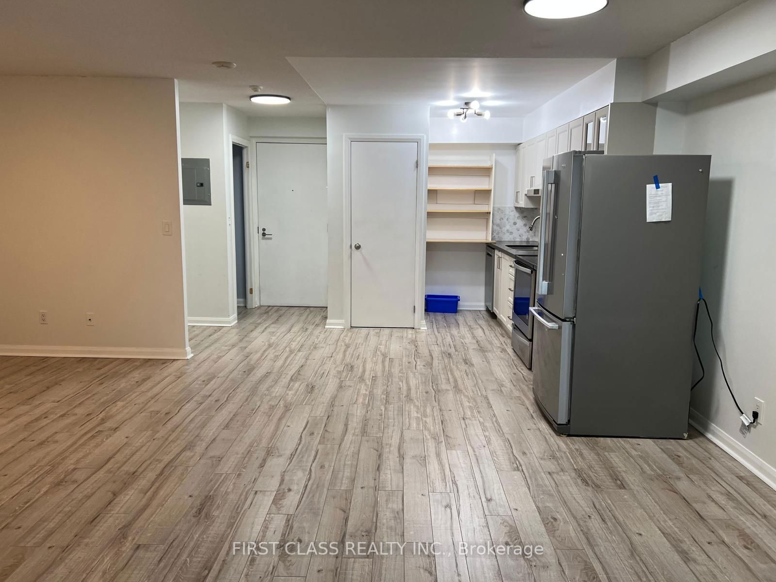 111 Elizabeth St, unit 502 for rent - image #3