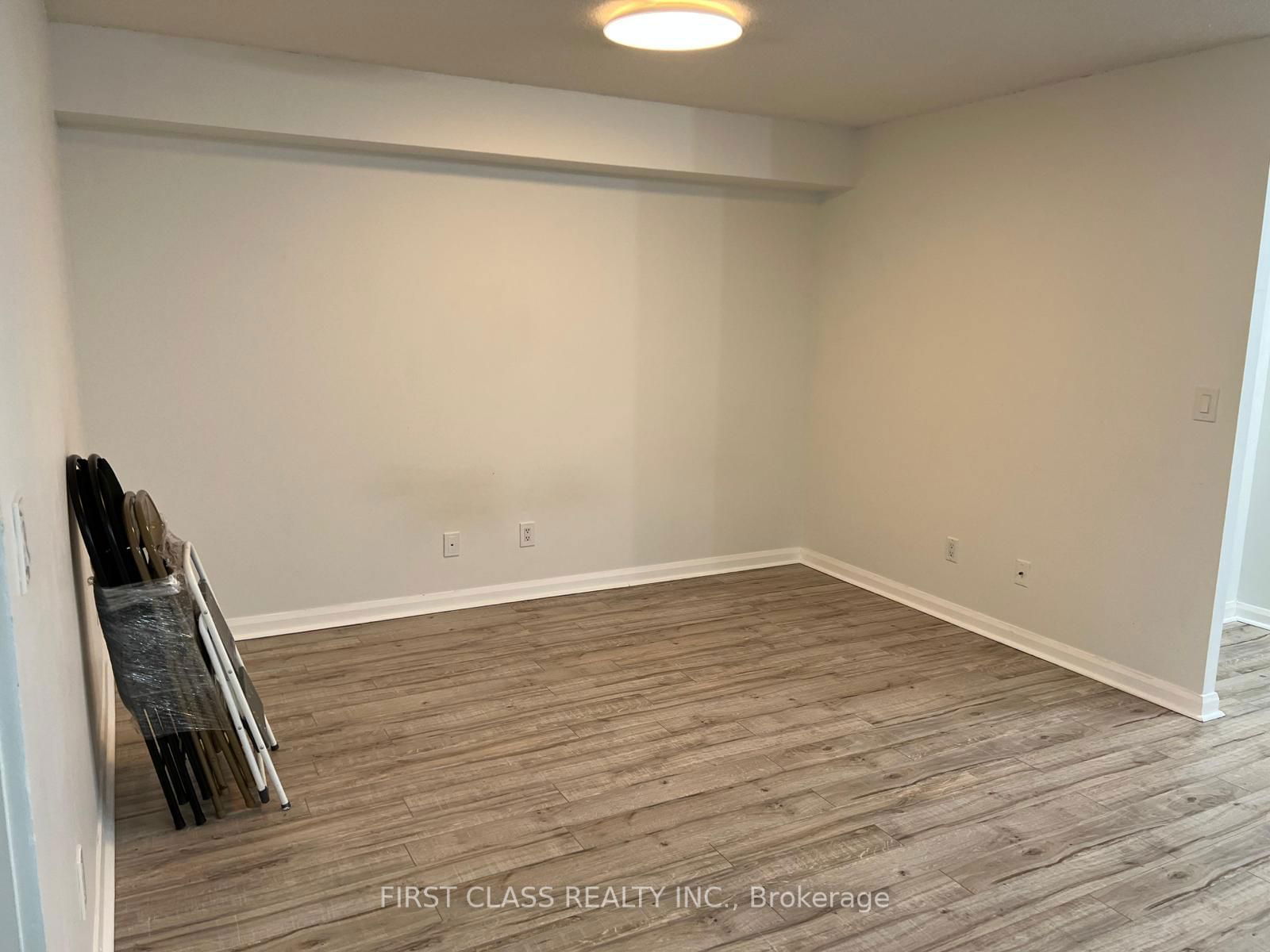 111 Elizabeth St, unit 502 for rent