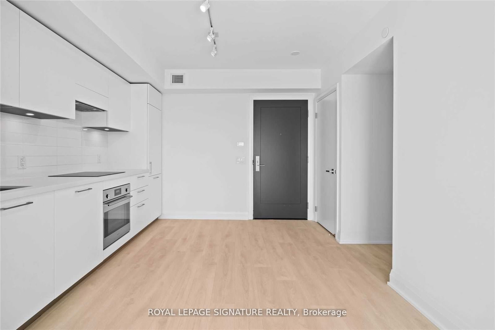 33 Frederick Todd Way, unit 507 for rent - image #2