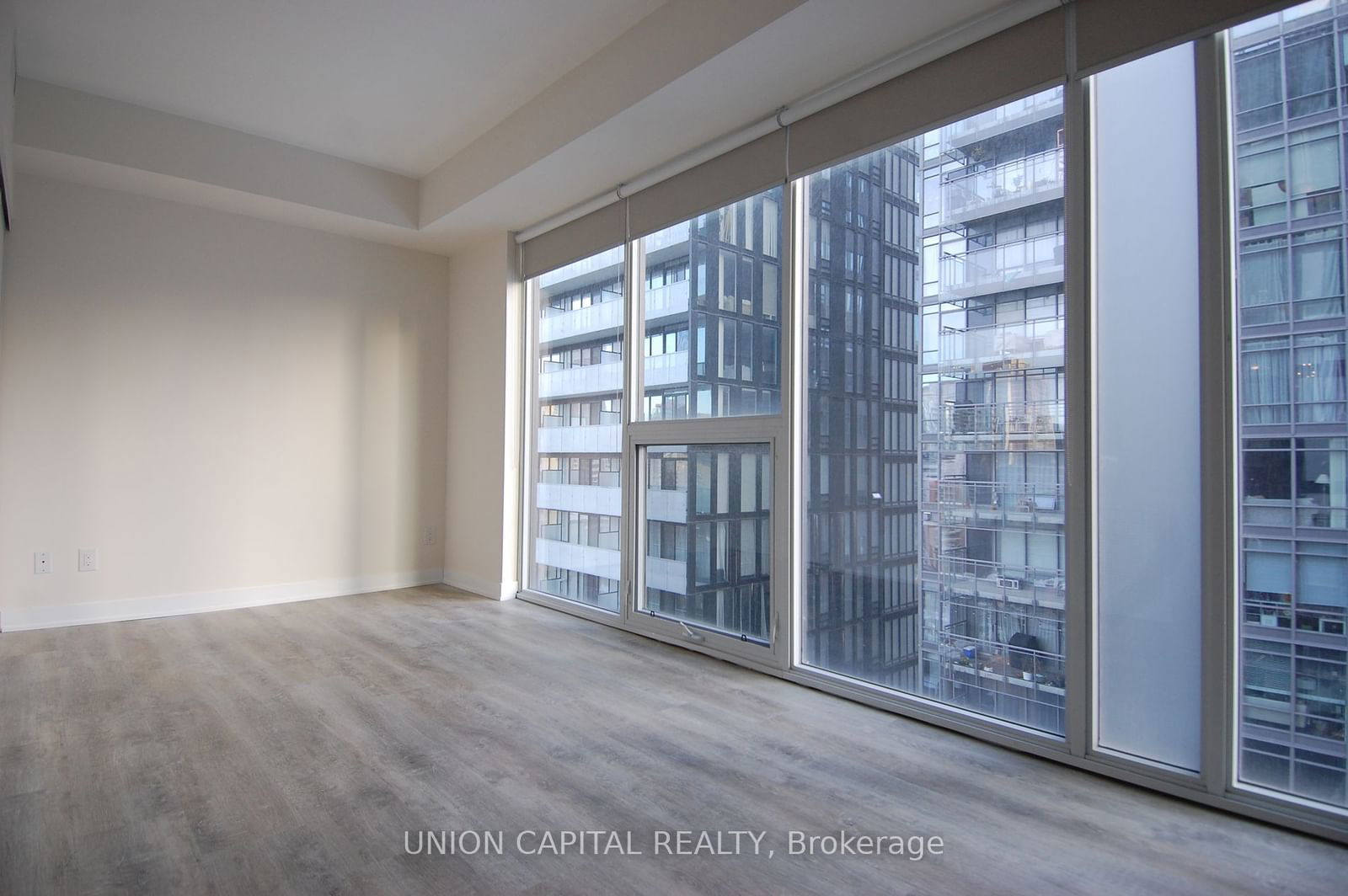 17 DUNDONALD St, unit 1208 for rent