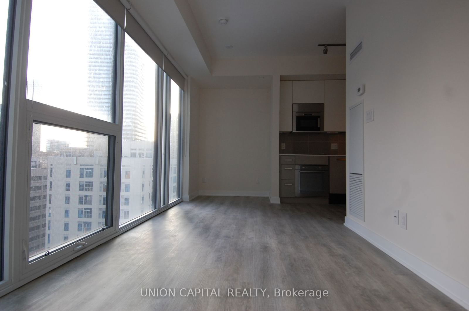 17 DUNDONALD St, unit 1208 for rent