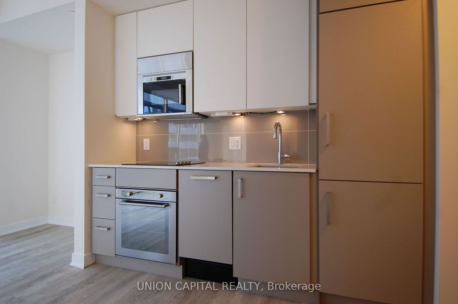 17 DUNDONALD St, unit 1208 for rent - image #4