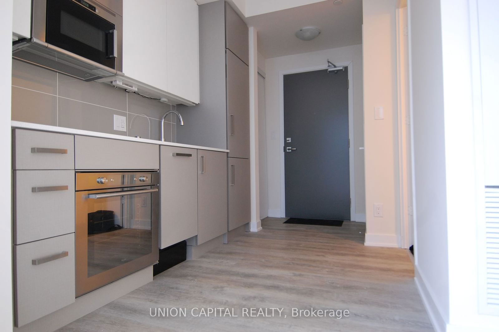 17 DUNDONALD St, unit 1208 for rent - image #5