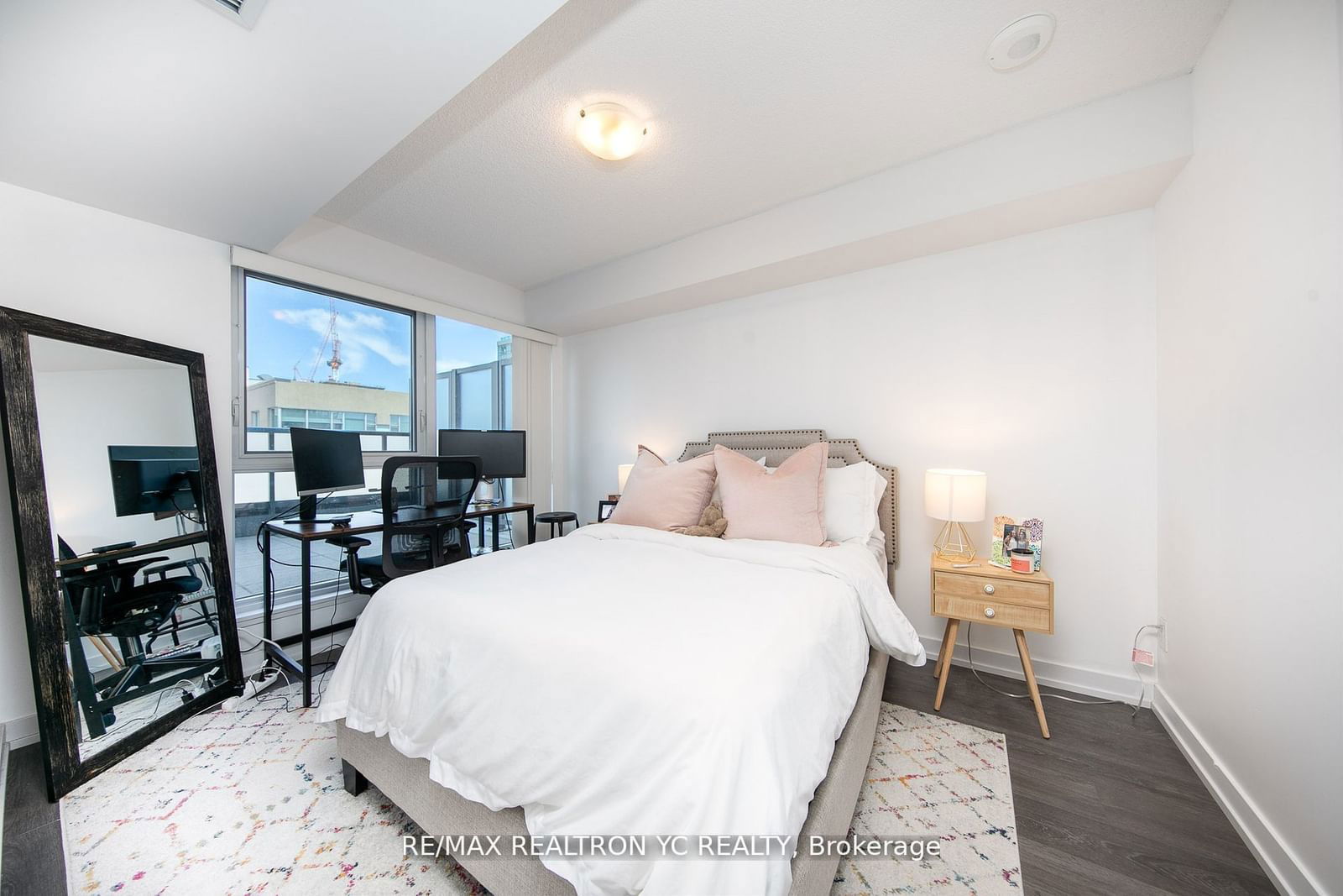 125 Redpath Ave, unit 808 for sale