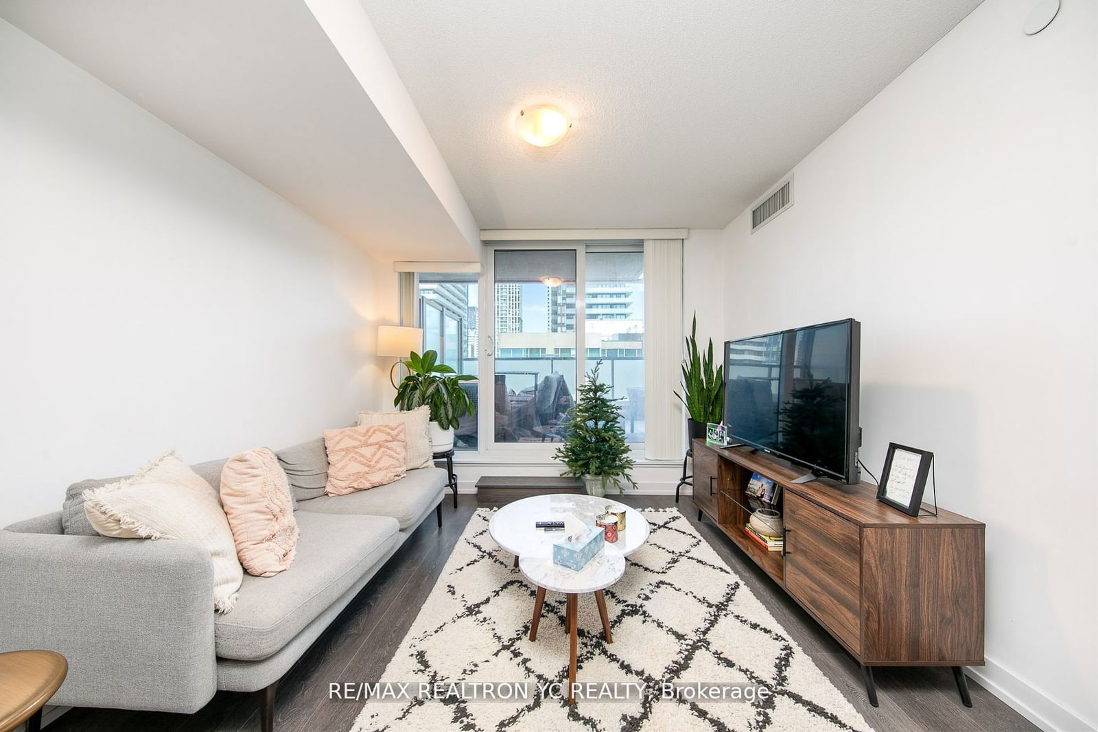 125 Redpath Ave, unit 808 for sale