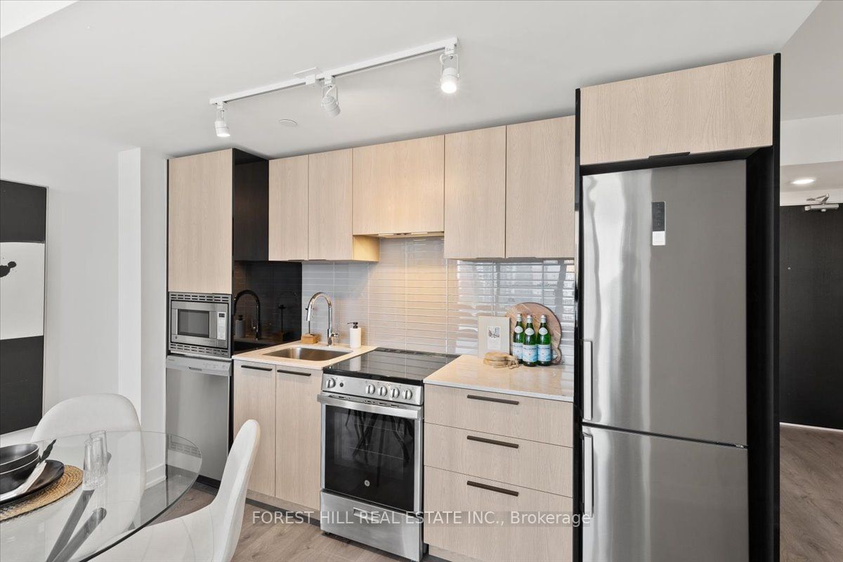 501 Yonge St, unit 3805 for sale