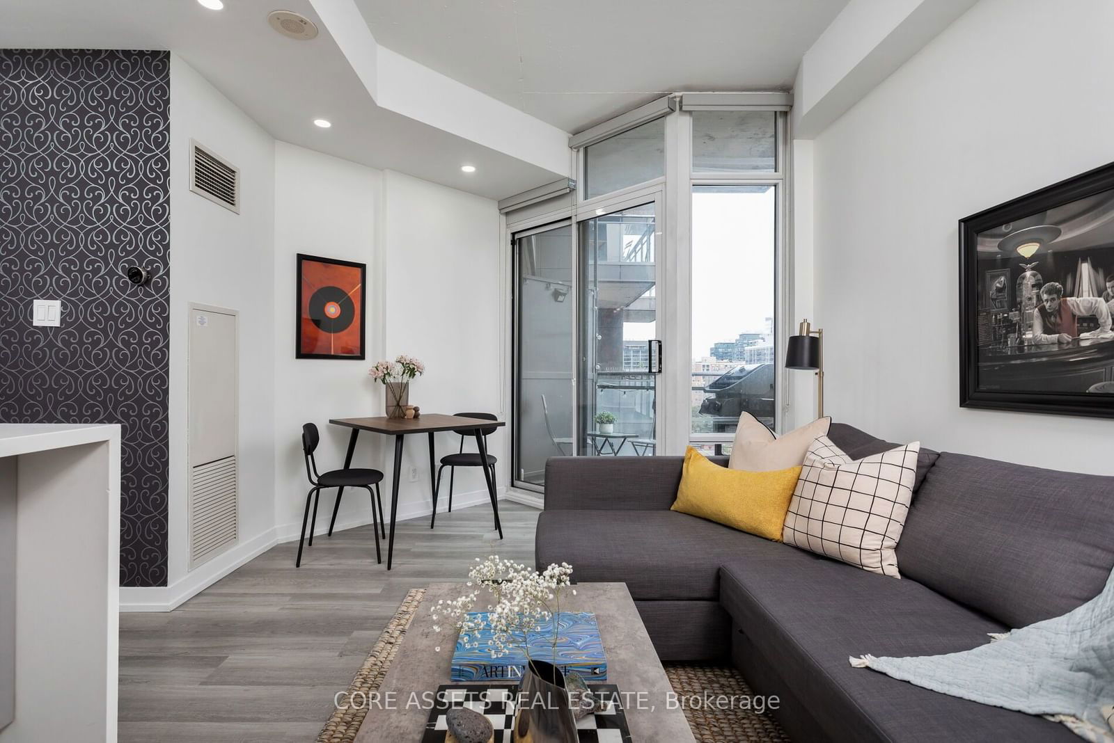 127 Queen St E, unit 1002 for sale - image #8