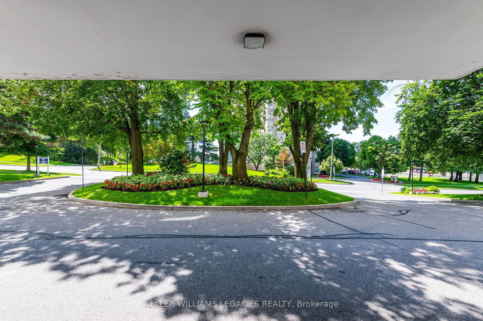 10 Parkway Forest Dr, unit 1605 for sale - image #5