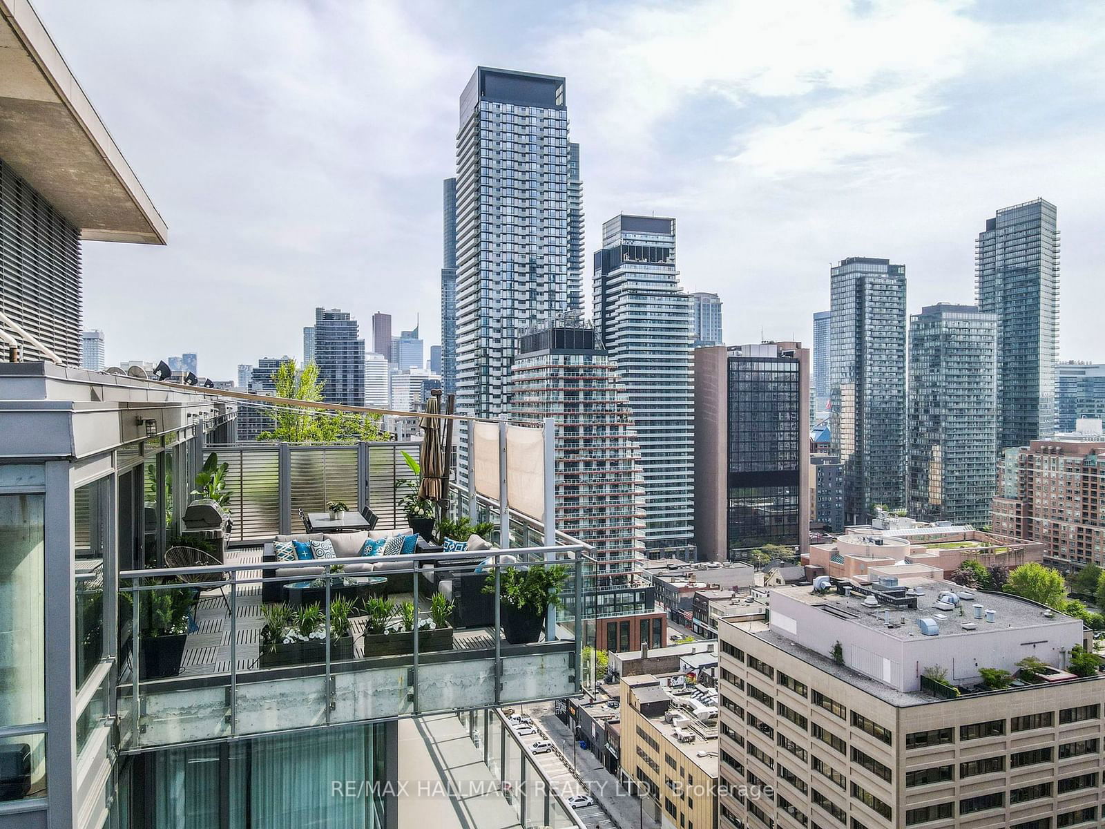 22 Wellesley St E, unit PH2 for sale