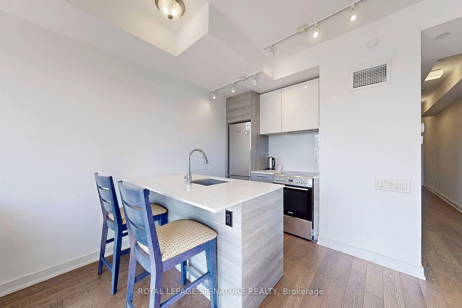 57 St Joseph St, unit 516 for rent - image #5