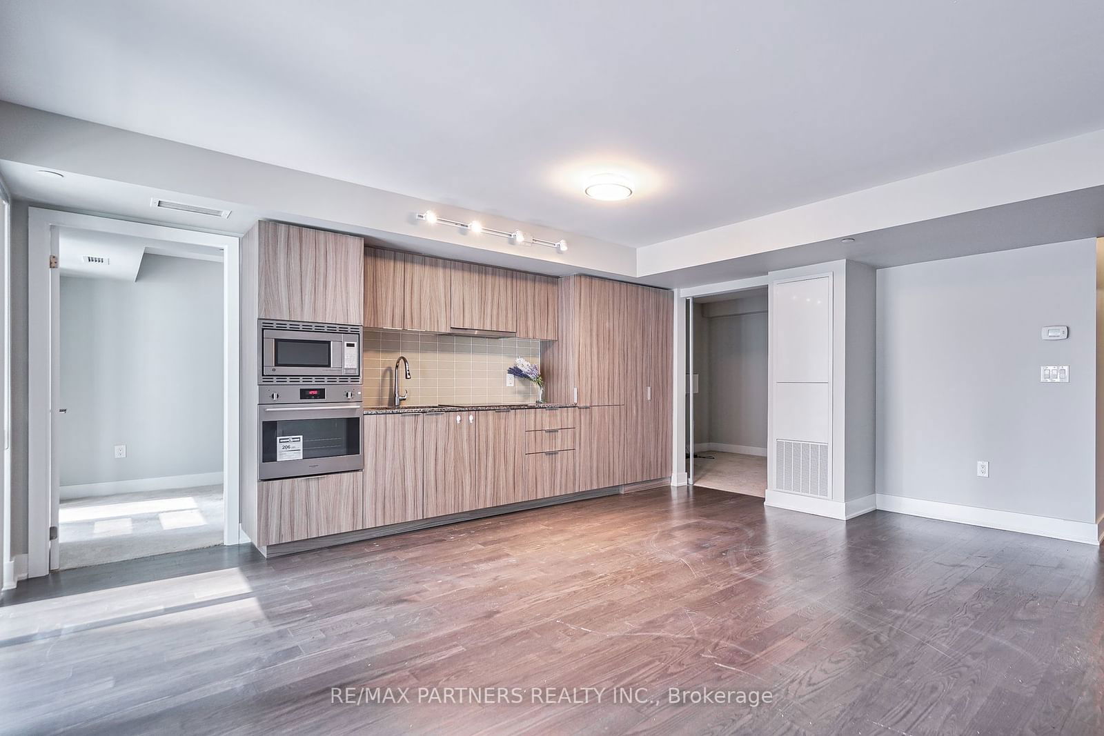 955 Bay St, unit 427 for sale - image #8