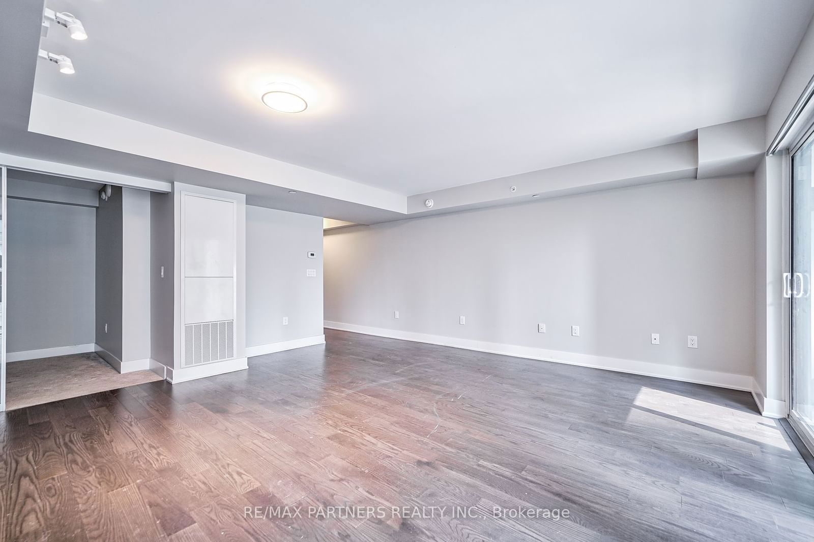 955 Bay St, unit 427 for sale - image #9