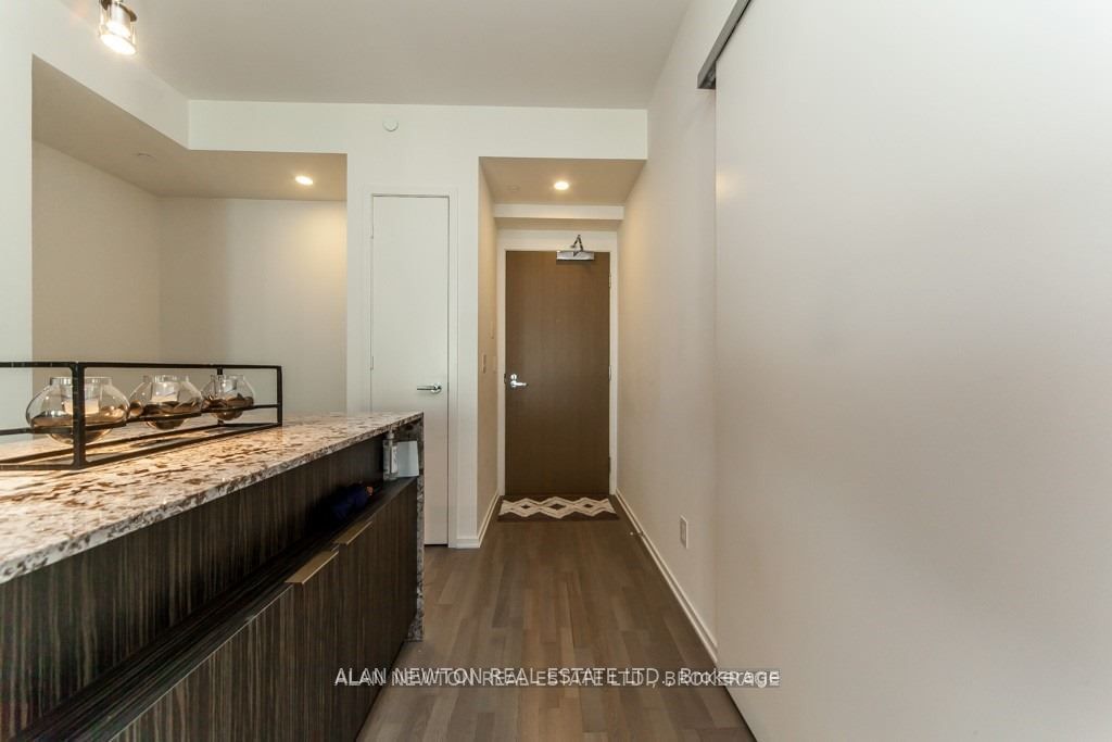 1 Bloor St E, unit 1611 for rent - image #5