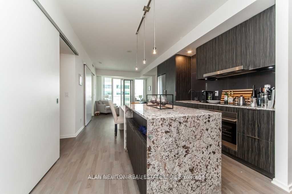 1 Bloor St E, unit 1611 for rent