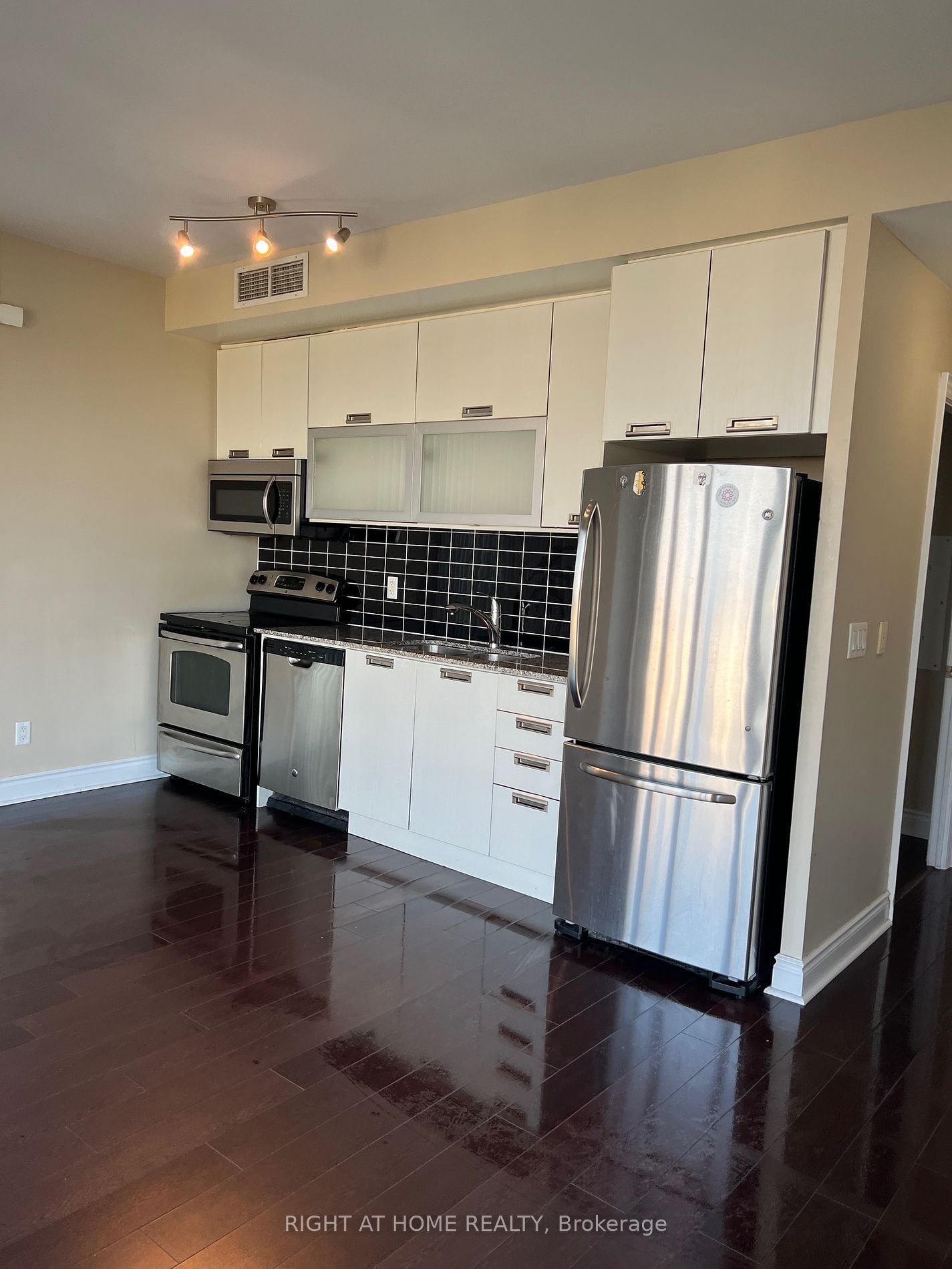 28 TED ROGERS Way, unit 3302 for rent - image #6