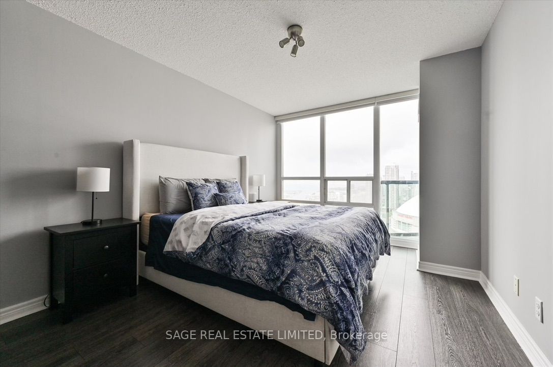 30 Grand Trunk Cres, unit PH15 for rent - image #13