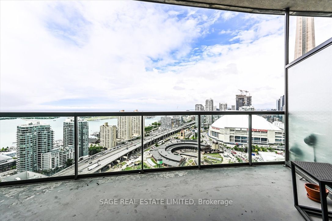 30 Grand Trunk Cres, unit PH15 for rent - image #18