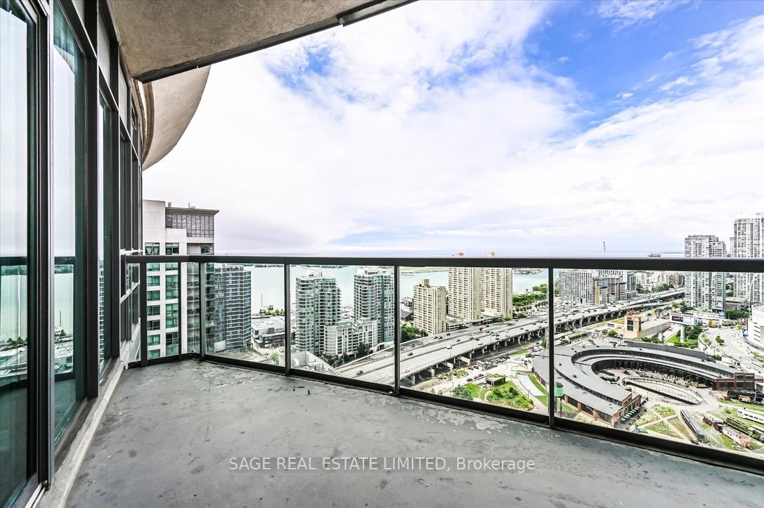 30 Grand Trunk Cres, unit PH15 for rent - image #20