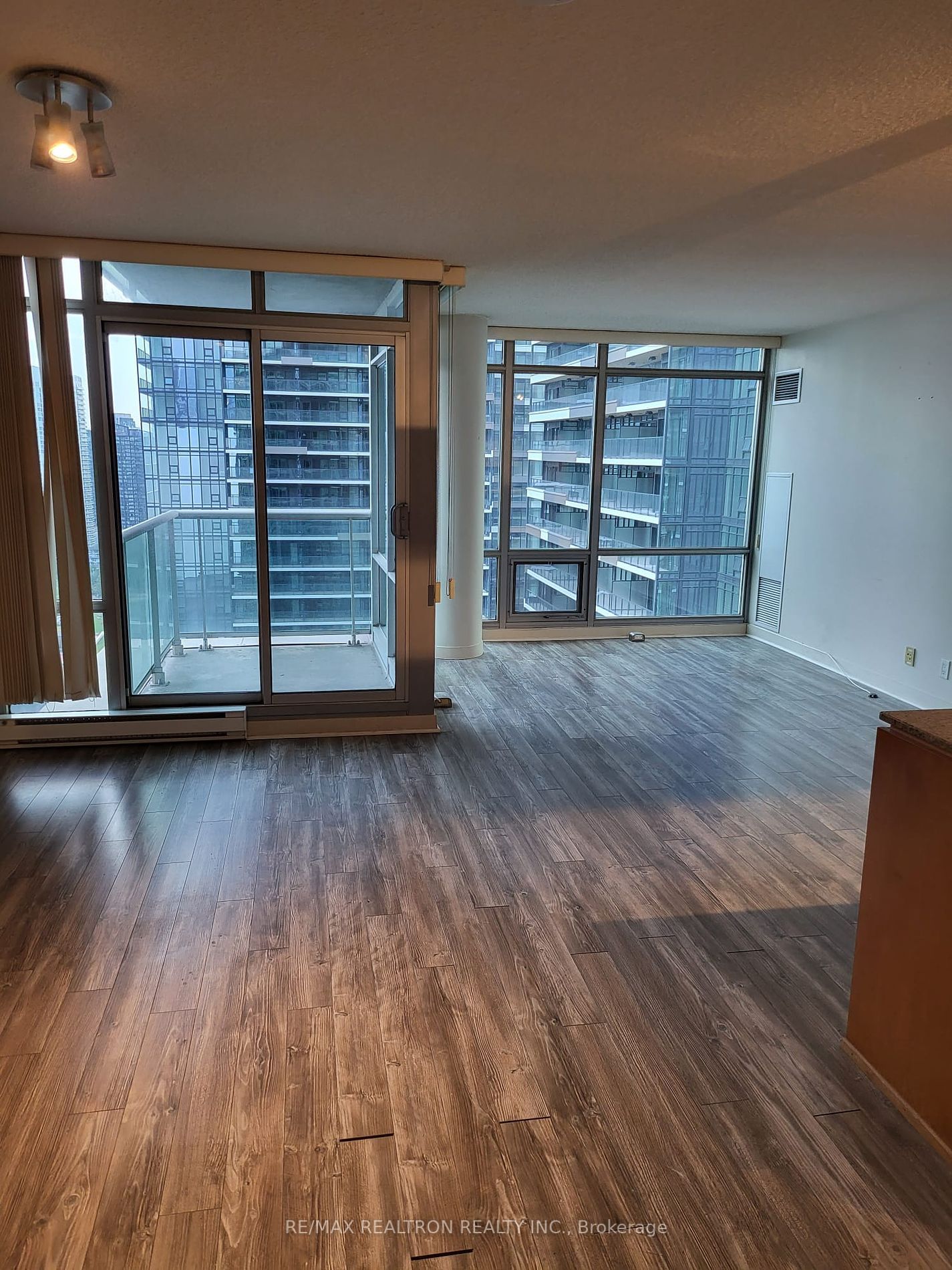 81 Navy Wharf Crt, unit 3306 for rent - image #1