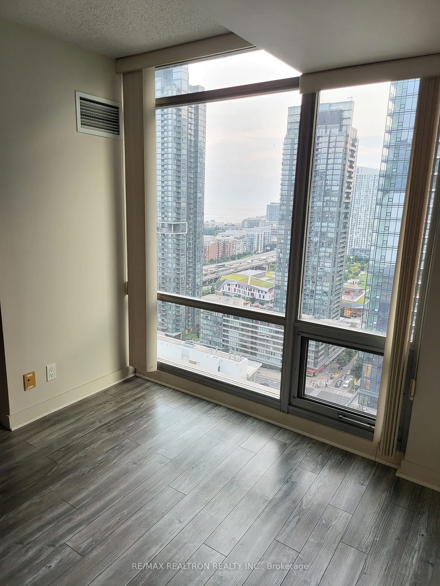 81 Navy Wharf Crt, unit 3306 for rent - image #12