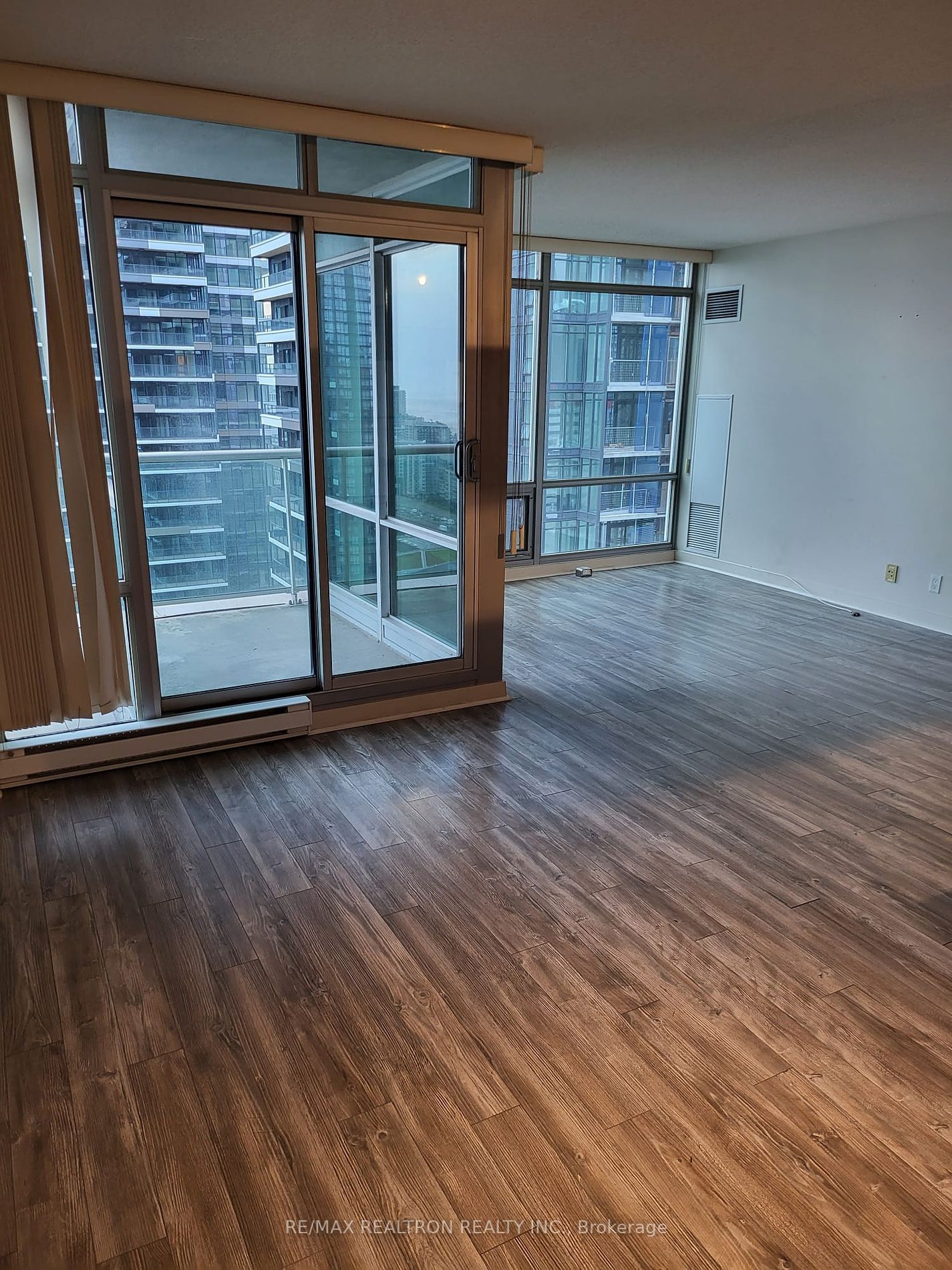 81 Navy Wharf Crt, unit 3306 for rent - image #2