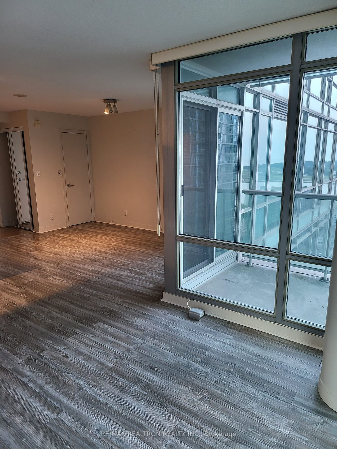 81 Navy Wharf Crt, unit 3306 for rent - image #5