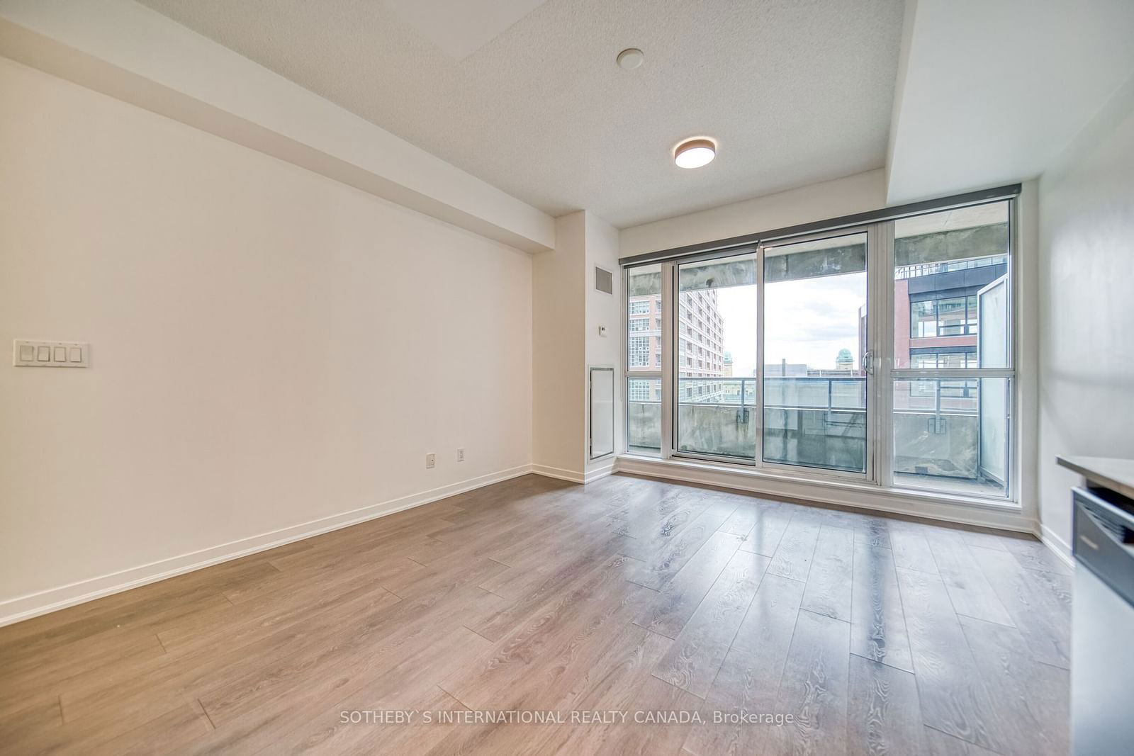 150 East Liberty St, unit 308 for sale - image #3