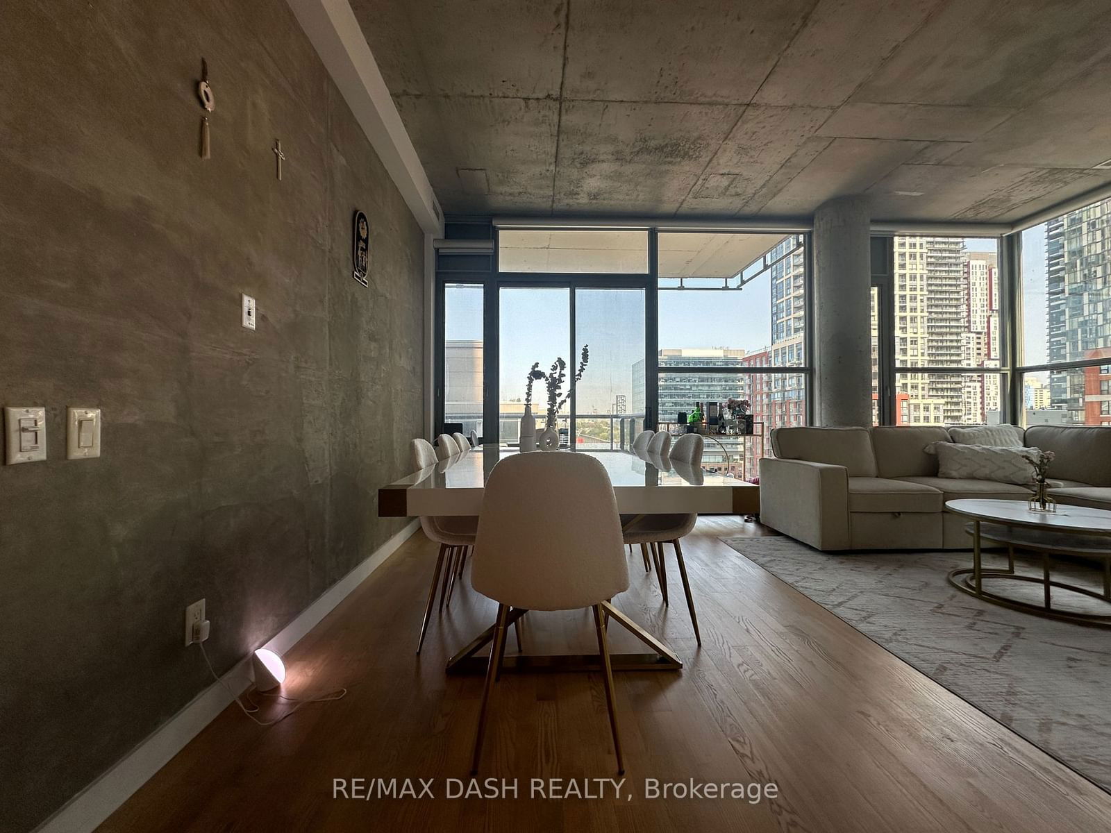 25 Oxley St, unit 1304 for rent - image #2