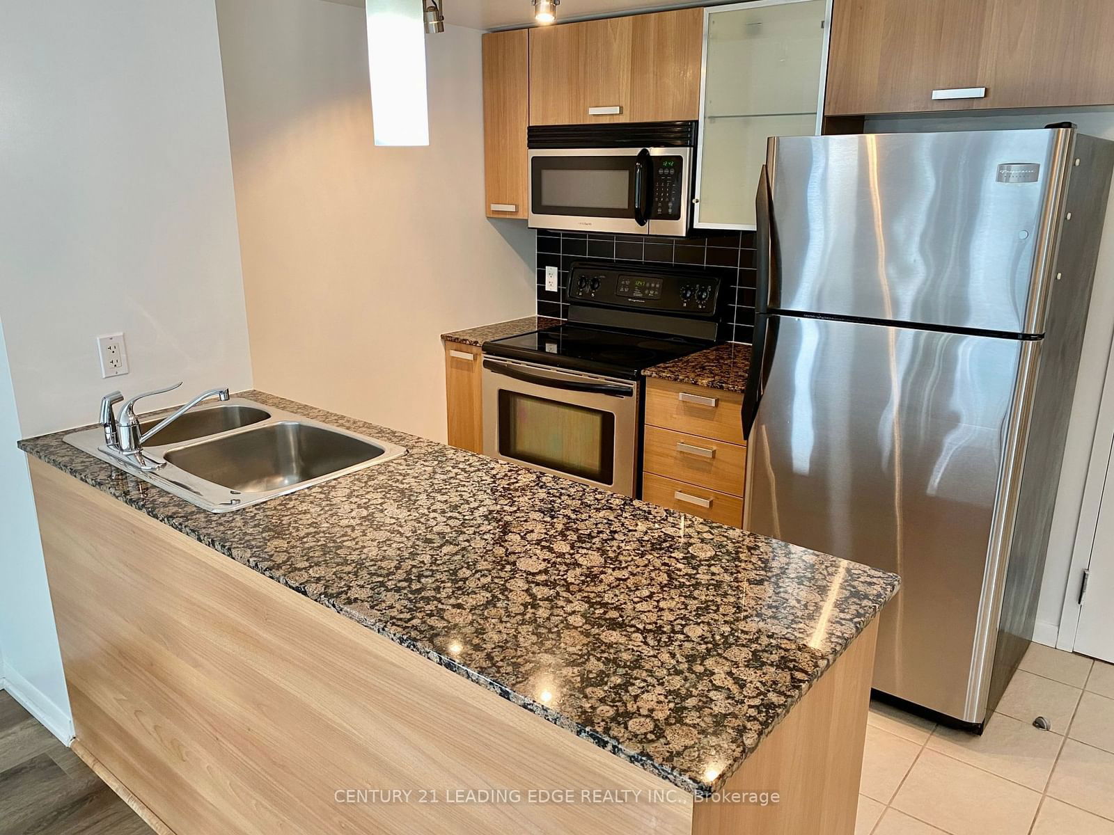 37 Grosvenor St, unit 1401 for rent - image #3