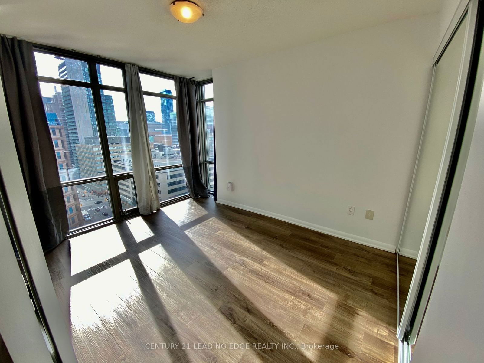 37 Grosvenor St, unit 1401 for rent - image #6