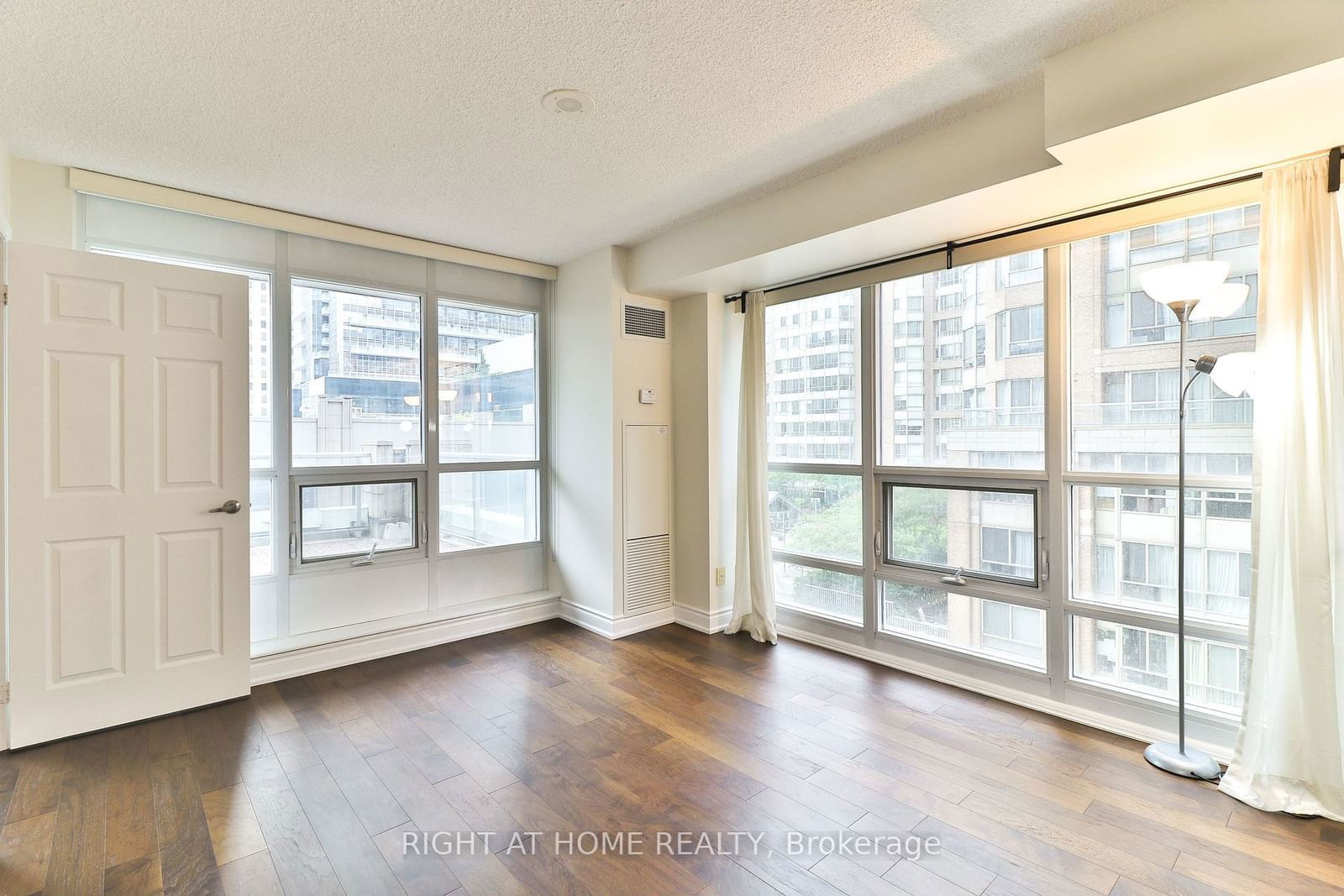 761 Bay St, unit 304 for sale