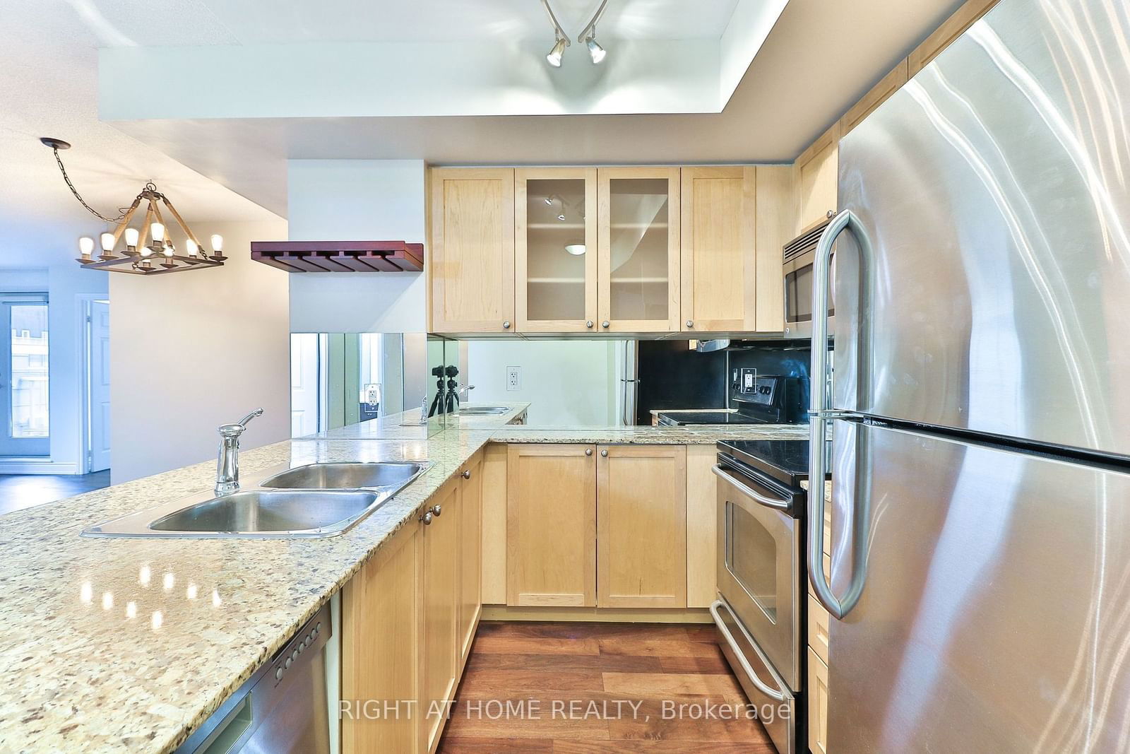 761 Bay St, unit 304 for sale - image #6