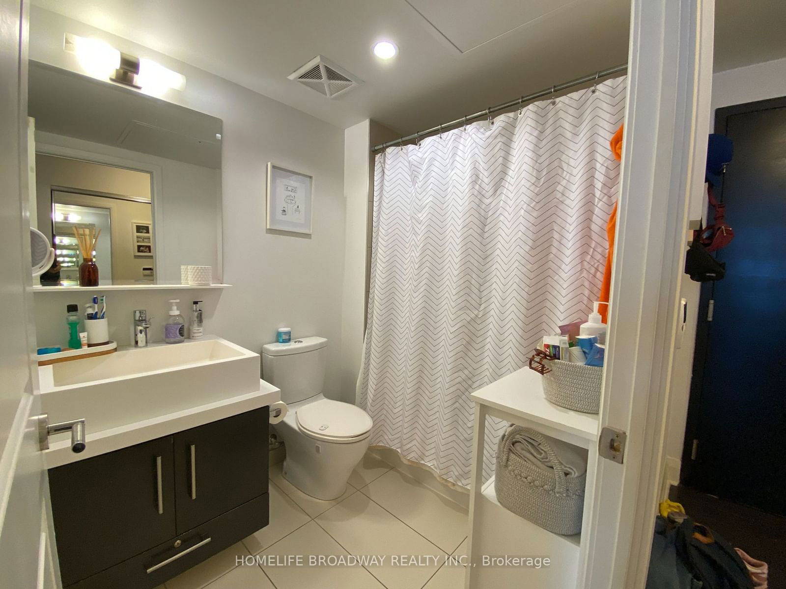 65 St Mary St, unit 708 for rent