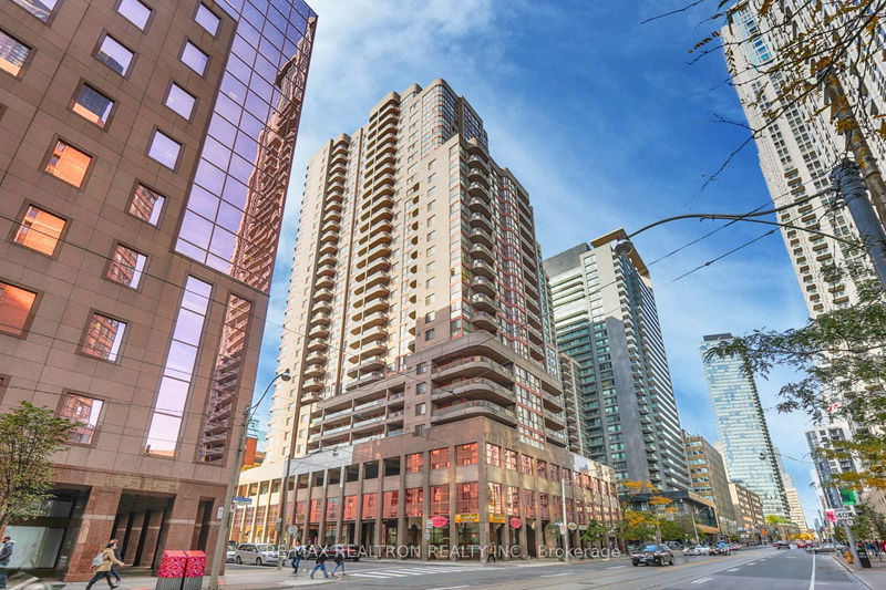 736 Bay St, unit 1812 for rent