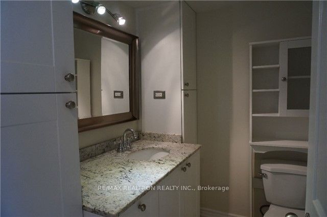 736 Bay St, unit 1812 for rent - image #7