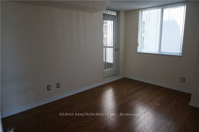 736 Bay St, unit 1812 for rent