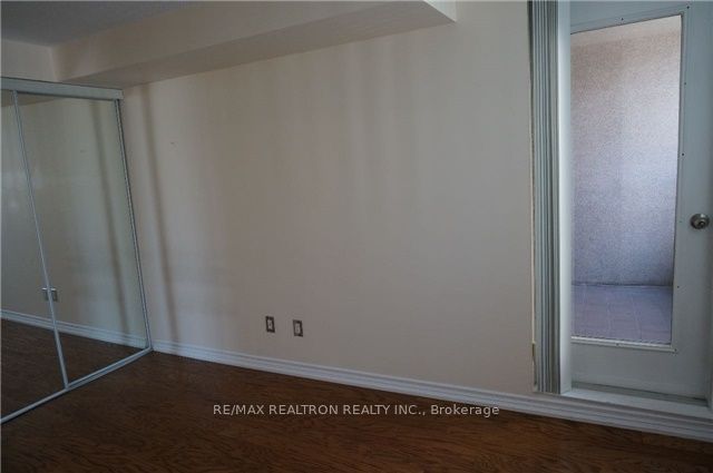 736 Bay St, unit 1812 for rent